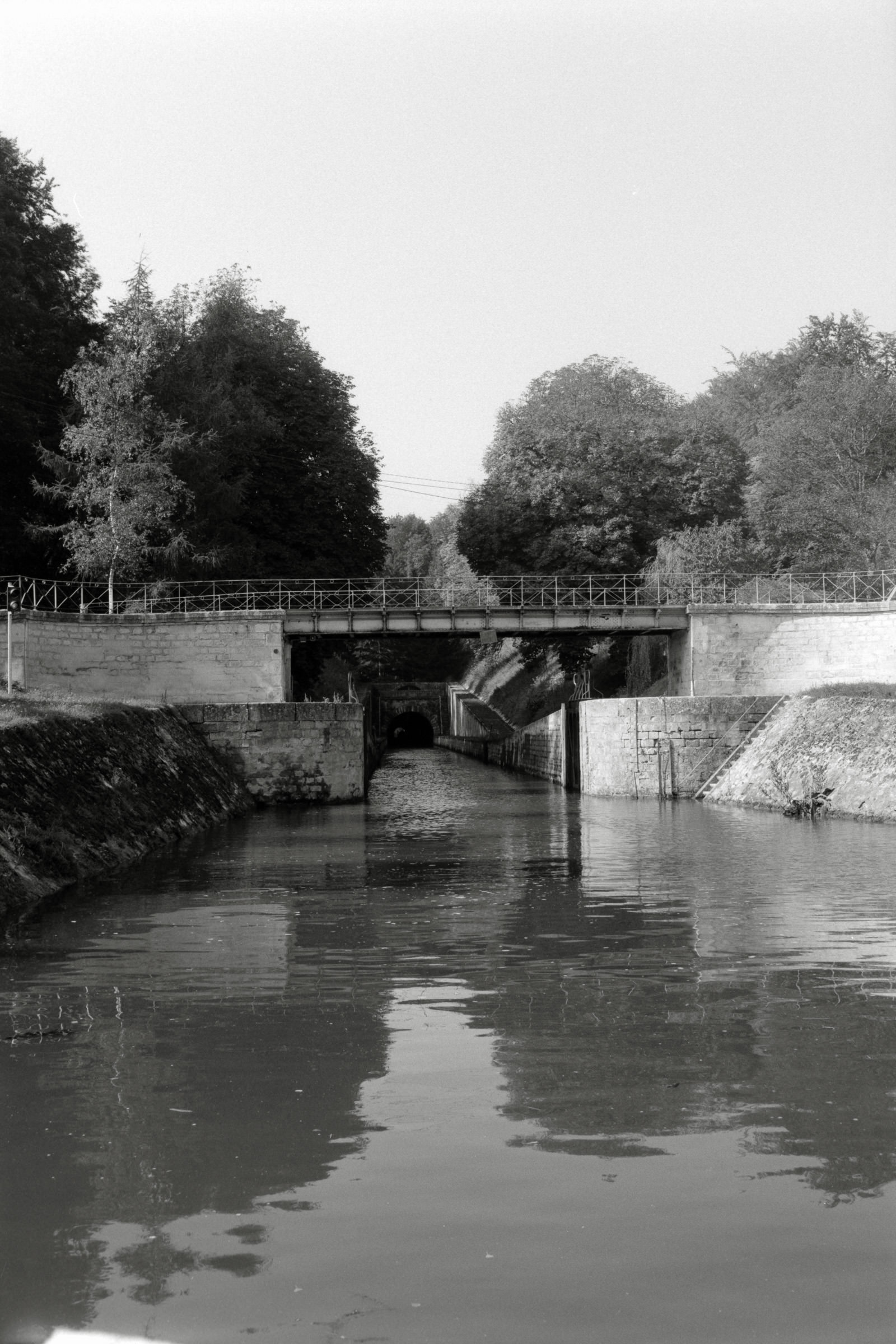 AHP F1990 09 006 sc250506 img36 NLP